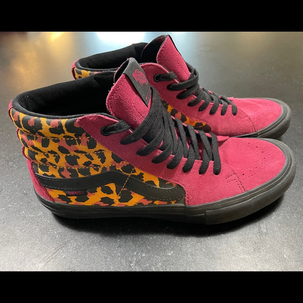 Sk8-Hi Pro UltraCrush Vans - size 10.5 mens leopard & magenta